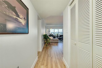 3806 Gulf of Mexico Dr in Longboat Key, FL - Building Photo - Building Photo