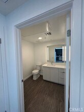5750 Hollywood Blvd, Unit 703 in Los Angeles, CA - Building Photo - Building Photo