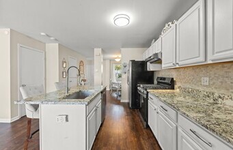 2024 Grayhawk Dr in Aurora, IL - Building Photo - Building Photo