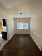 11437 Oxnard St in Los Angeles, CA - Foto de edificio - Building Photo