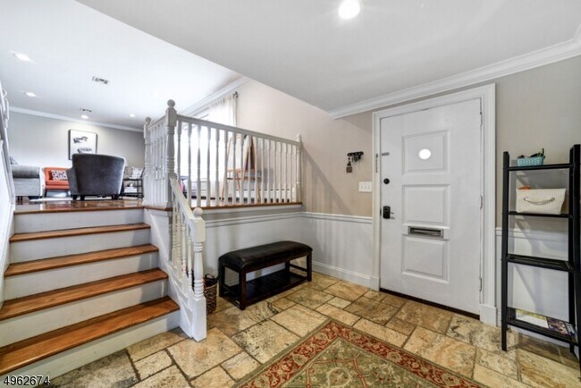 6 Cullen Dr in West Orange, NJ - Building Photo - Building Photo