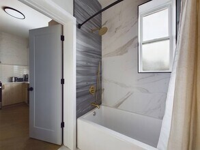 841 N Mozart St in Chicago, IL - Foto de edificio - Building Photo