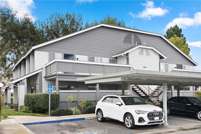 18312 Parkview Ln, Unit 202 in Huntington Beach, CA - Building Photo - Building Photo