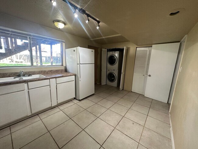 6085 Saddle Way in Salt Lake City, UT - Building Photo - Building Photo