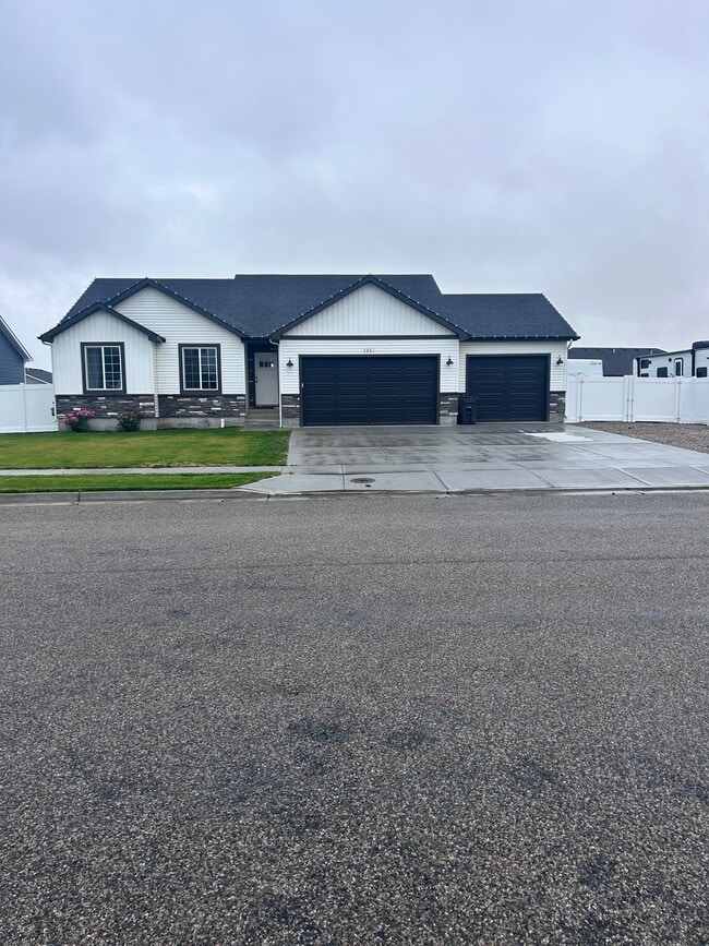 3201 Harlow Dr in Idaho Falls, ID - Building Photo - Building Photo