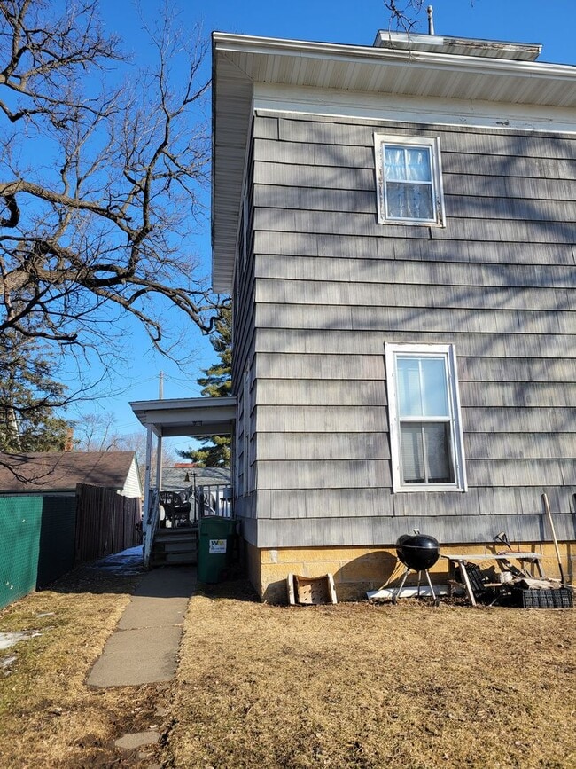 315 E Maple St in River Falls, WI - Building Photo - Building Photo