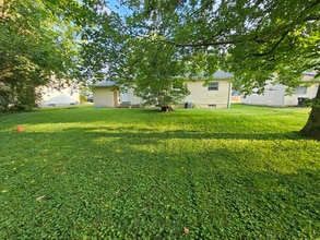 1467 Broadlawns Ln in St. Louis, MO - Building Photo - Building Photo