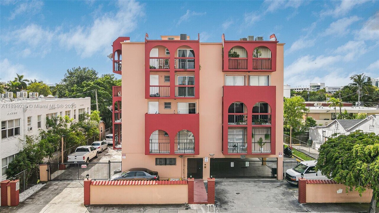 420 NW 12th Ave in Miami, FL - Building Photo