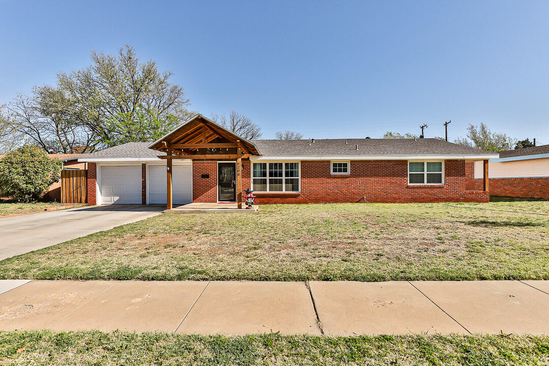 4208 47th St in Lubbock, TX - Building Photo