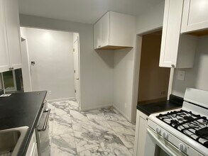 1325 NE Englewood Rd in Kansas City, MO - Building Photo - Building Photo