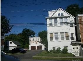 33 Altonwood Pl in Yonkers, NY - Foto de edificio