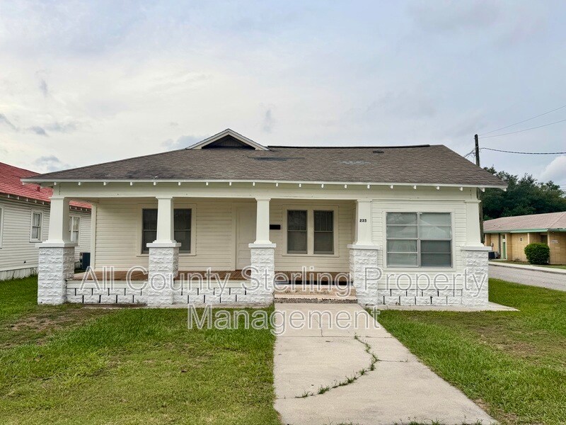 235 SW Columbia Ave in Lake City, FL - Building Photo
