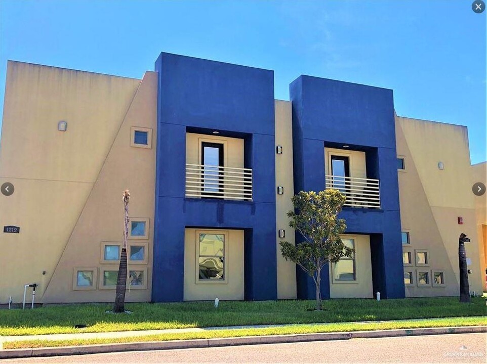 1212 E Camellia Ave in McAllen, TX - Foto de edificio