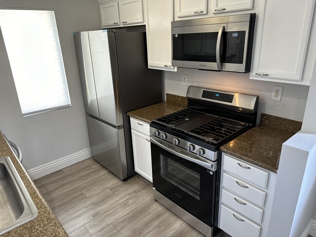 8213 Jade Coast Rd, Unit #80 in San Diego, CA - Building Photo - Building Photo