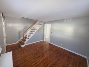 15 Keller Ave in Enfield, CT - Building Photo - Building Photo