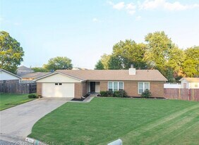 3203 S 65th Cir in Fort Smith, AR - Building Photo