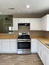 21311 Meadowhill Dr in Spring, TX - Building Photo - Building Photo
