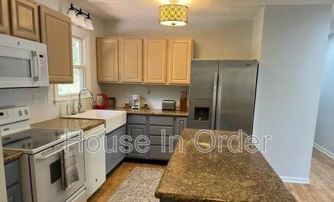 220 Meredith Lp in Swannanoa, NC - Building Photo - Building Photo