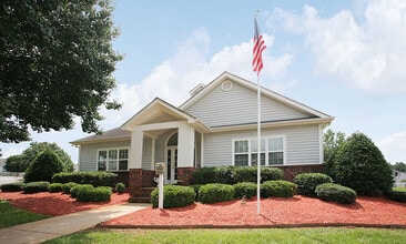 Brentwood Chase Apartments in Gastonia, NC - Building Photo - Building Photo