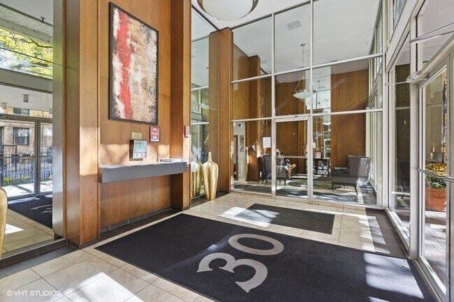 30 E Division St in Chicago, IL - Building Photo - Building Photo