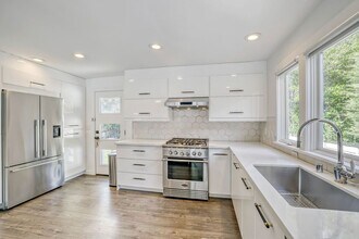 3847 94th Ave NE in Yarrow Point, WA - Building Photo - Building Photo