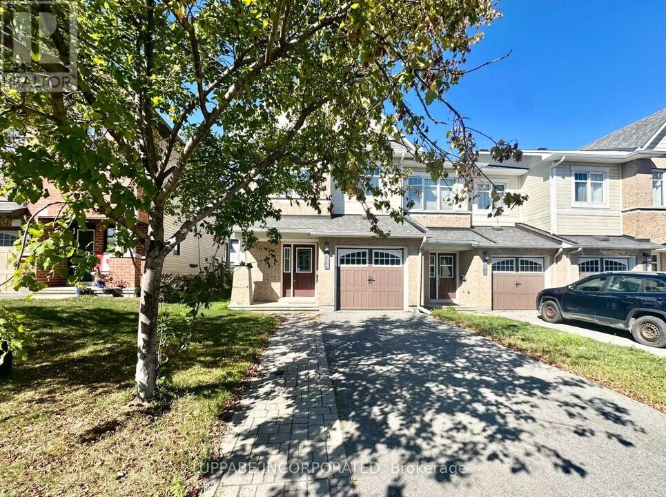 109 Calvington Ave in Ottawa, ON - Building Photo