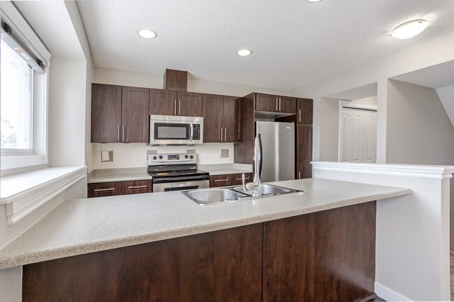 16 Fairfax Ln in Devon, AB - Building Photo - Building Photo