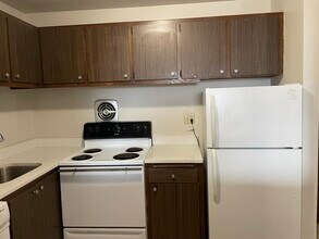1315 E Elmdale Ct in Shorewood, WI - Building Photo - Building Photo