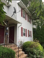 17 Jill Ct in Edison, NJ - Building Photo