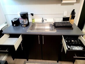 2315 W Victory Blvd, Unit C in Burbank, CA - Building Photo - Building Photo