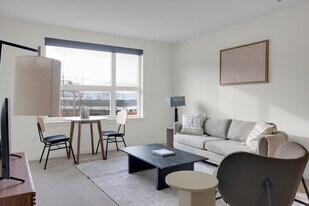 330 3rd Ave W in Seattle, WA - Building Photo