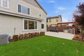 16010 Testarossa St in Lathrop, CA - Foto de edificio - Building Photo