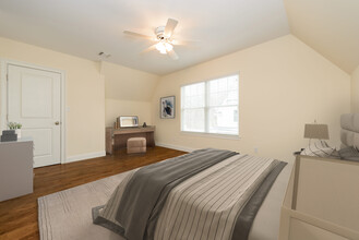 16 Creek Rd-Unit -# 505 in Halesite, NY - Building Photo - Building Photo