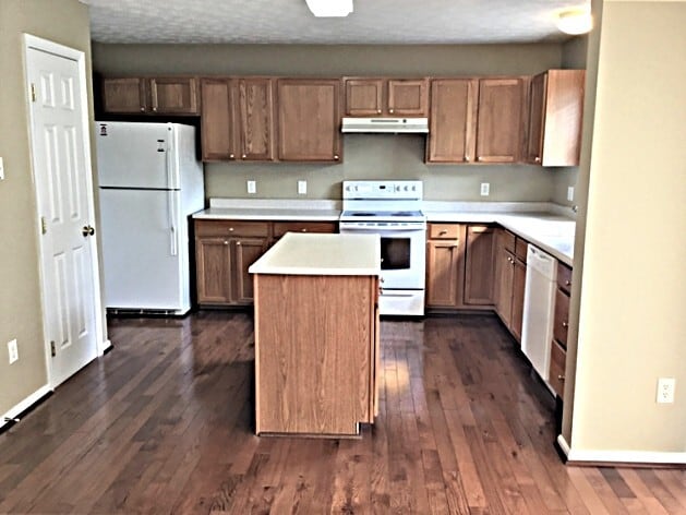 135 Easton Manor Dr in Monroe, OH - Foto de edificio - Building Photo