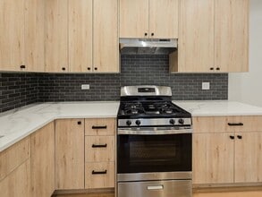 2253 W Argyle St, Unit 3 in Chicago, IL - Foto de edificio - Building Photo