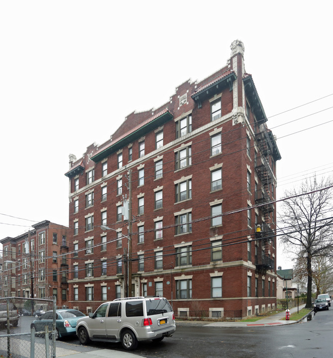 20 E 4th St in Mount Vernon, NY - Building Photo