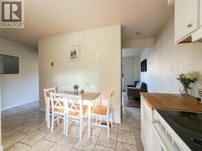 7875 Hawthorne Dr in Windsor, ON - Building Photo - Building Photo