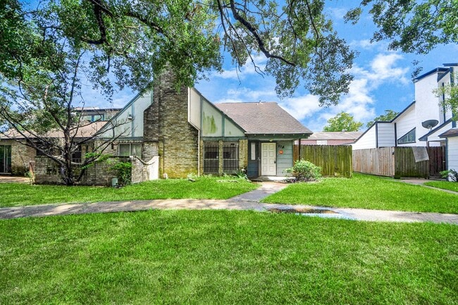 5747 Easthampton Dr