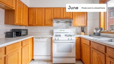 Room in Shared 4 bed/2.5 bath home, Unit A in Chicago, IL - Foto de edificio - Building Photo