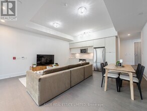 80-180 Vanauley St in Toronto, ON - Building Photo - Building Photo