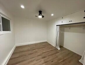 22331 Vanowen St in Canoga Park, CA - Building Photo - Building Photo