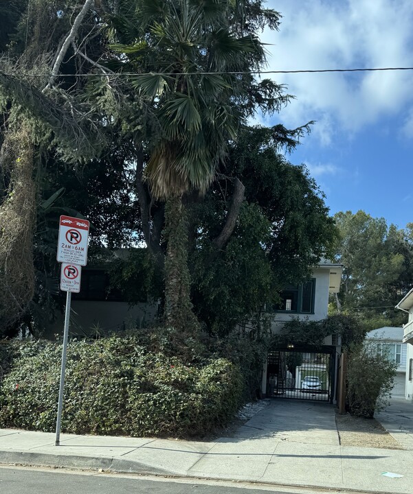 1323 N Orange Dr in Los Angeles, CA - Building Photo