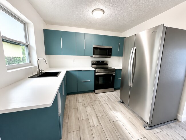 3415 Broadway, Unit 3 in West Palm Beach, FL - Foto de edificio - Building Photo