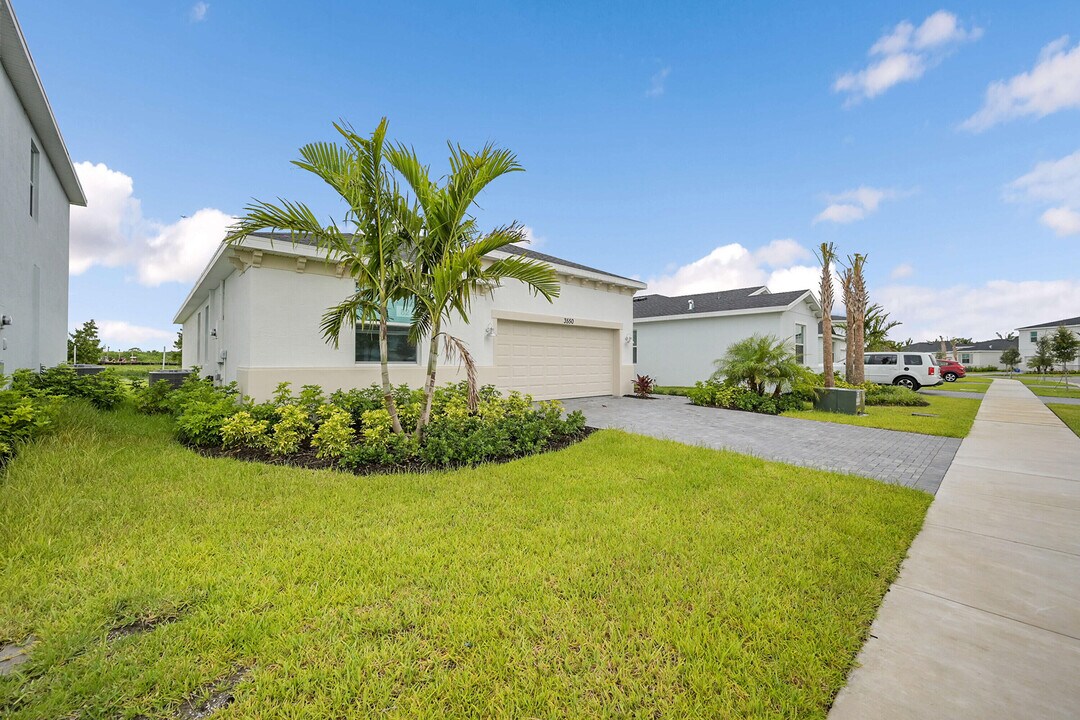 3550 Angler Dr in Fort Pierce, FL - Building Photo
