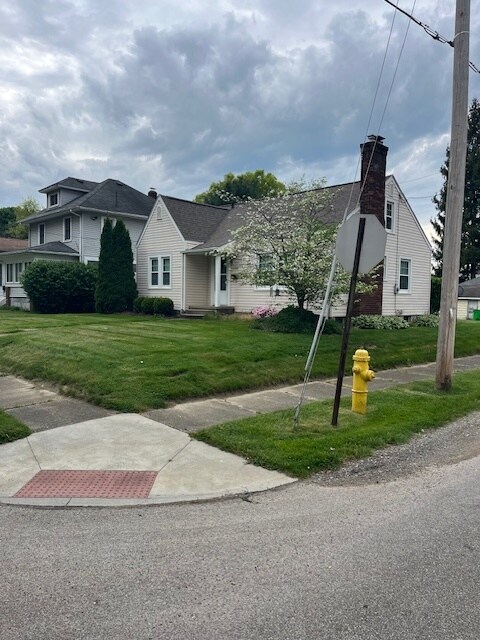 122 27th St NW in Barberton, OH - Building Photo