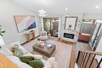 13135 Mindanao Way in Marina Del Rey, CA - Foto de edificio - Building Photo