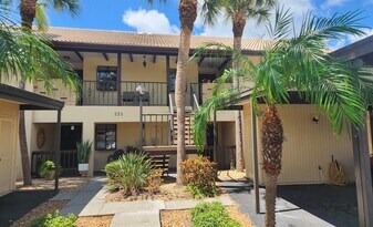 335 3 Lakes Ln in Venice, FL - Building Photo