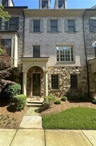 3676 Brookhaven Manor Crossing NE in Atlanta, GA - Building Photo