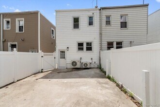 104-17 Rosita Pl in Queens, NY - Building Photo - Building Photo