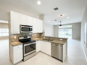 686 Maplewood Ct in Weston, FL - Building Photo - Building Photo